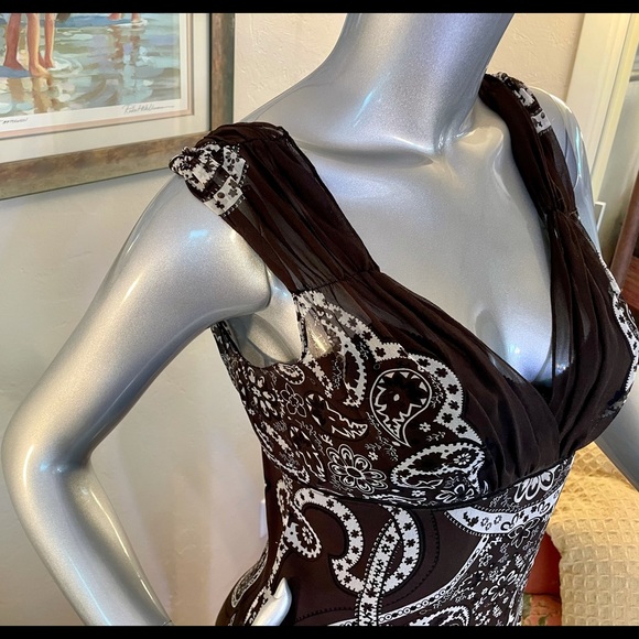 Tahari silk brown and white top. - Picture 3 of 5